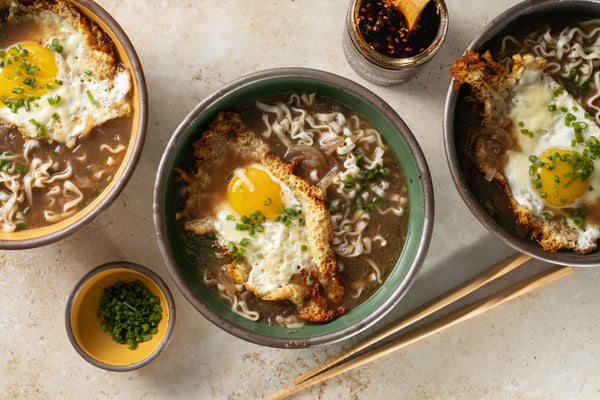 caramelized-onion-ramen-with-crispy-gruyere-egg