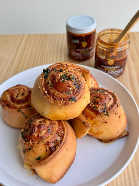 Cheesy-Garlic-Chili-Crunch-Rolls